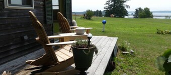 Green-House Cabin and Deck at Rossport by the Sea