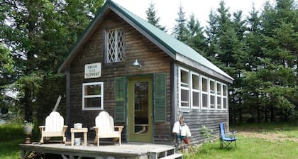 Green-House Cabin and Deck at Rossport by the Sea