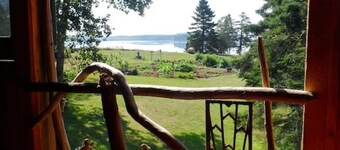 Charming Bunk-House Cabin at Rossport by the Sea