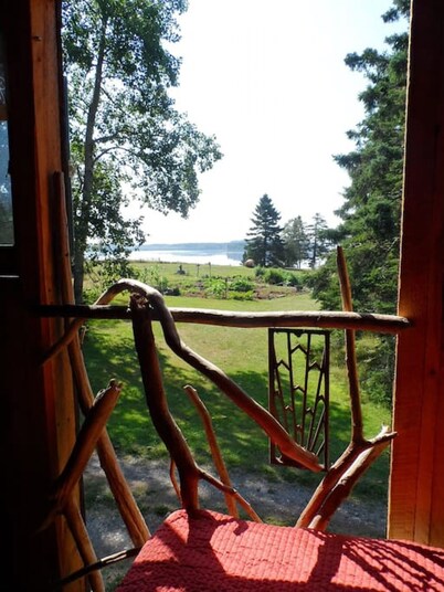 Charming Bunk-House Cabin at Rossport by the Sea