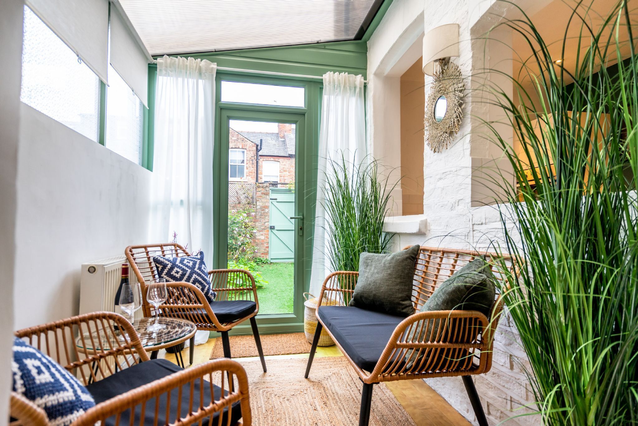 المنشأة من الداخل