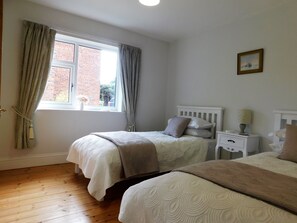 3 chambres, fer et planche à repasser, Wi-Fi gratuit, draps fournis