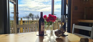 Cabana (Isle View Pod) | Cuina privada | Frigorífic, microones, cafetera i tetera i bullidora elèctrica 