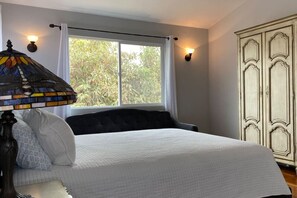3 Schlafzimmer, Schreibtisch, Bügeleisen/Bügelbrett, Reisekinderbett