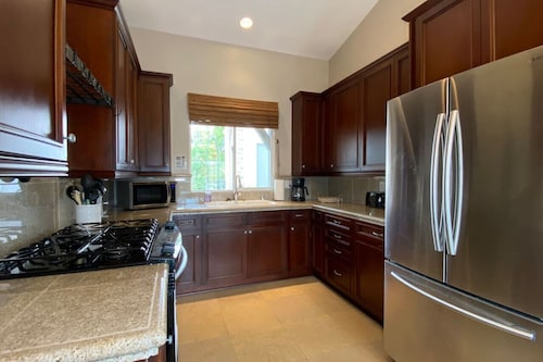 Serene Guest House on Avocado Grove and Vineyard
