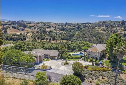 Serene Guest House on Avocado Grove and Vineyard