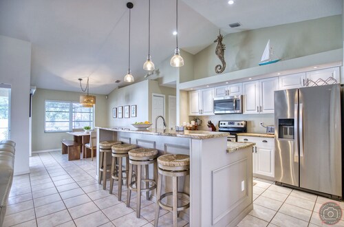 Beautiful Open Concept Pool House With Lanai and Private Fenced In Yard