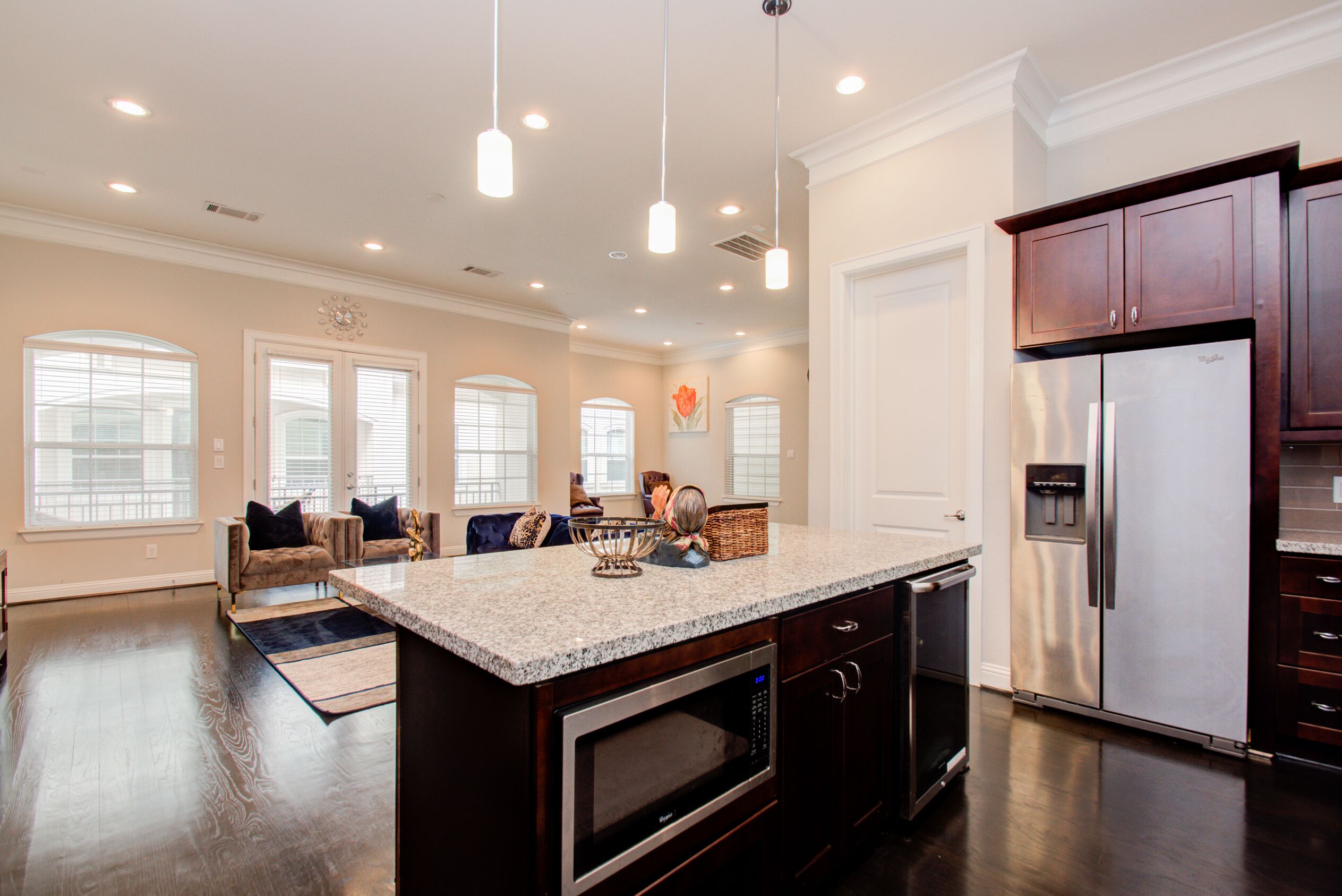 Geladeira, micro-ondas, fogão, cooktop