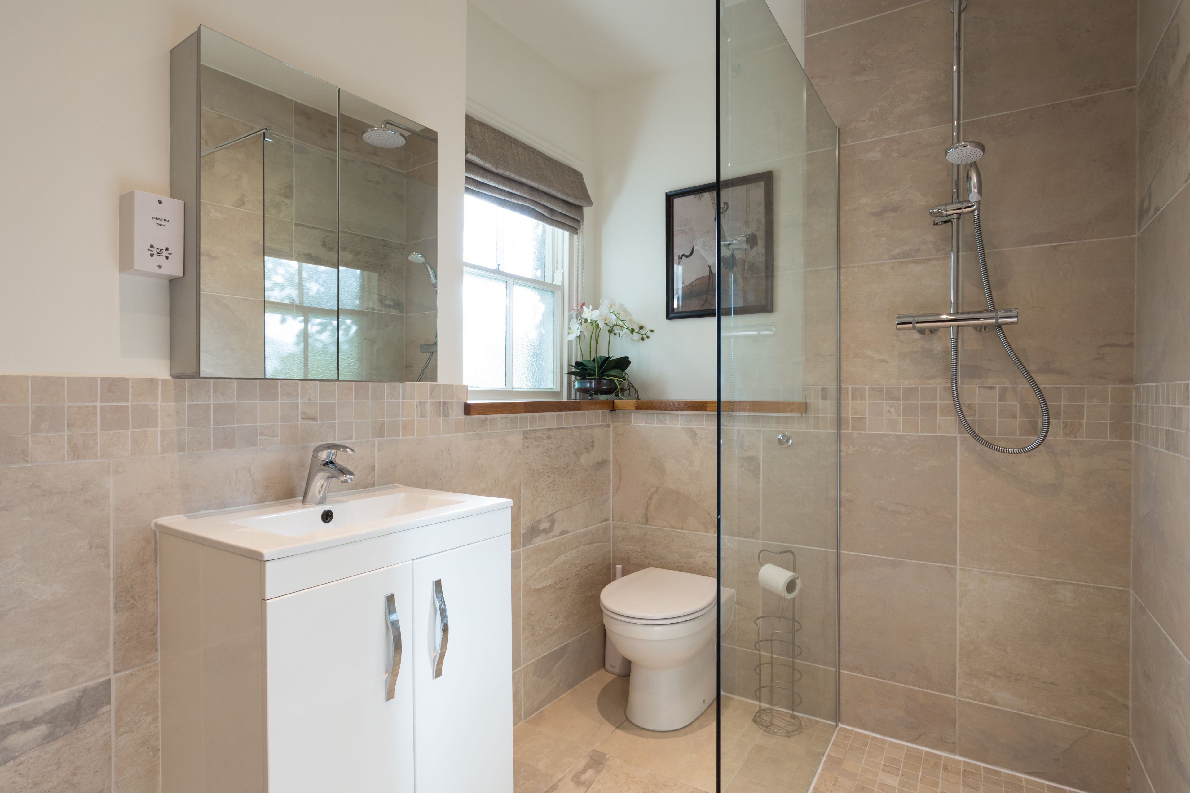 Sèche-cheveux, serviettes fournies