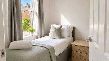 3 dormitorios, tabla de planchar con plancha, wifi gratis y ropa de cama
