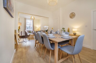 Historic House in the Heart of the City Centre - sleeps 7 guests  in 3 bedrooms