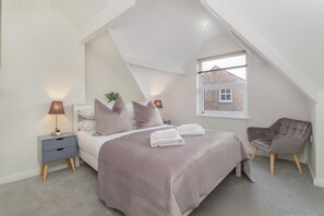 3 slaapkamers, een strijkplank/strijkijzer, gratis wifi, beddengoed