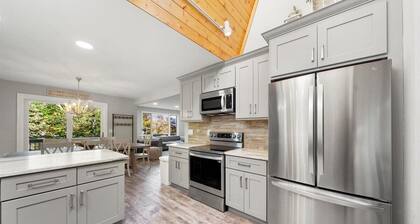 Beautiful Manchester VT Mountain Retreat w/Hot Tub