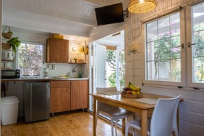 Fridge, oven, stovetop, electric kettle - Yellow Oasis at Otro Curaçao (Willemstad)