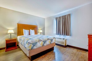 Individually decorated, individually furnished, desk, blackout drapes - Studio 6 Bartlesville, OK (Bartlesville)