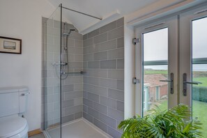 Baignoire, sèche-cheveux
