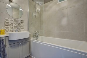 Bathtub, hair dryer - Brig Cottage | East Ruston Cottages. Scratby, Norfolk (Great Yarmouth)
