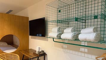 家庭四人房 | 筆電工作空間、熨斗/熨衣板、免費無線上網