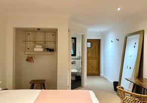 Arbetsyta för laptop, strykjärn/strykbräda, gratis wi-fi och sängkläder