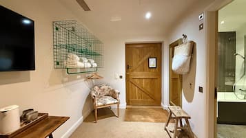家庭四人房 | 筆電工作空間、熨斗/熨衣板、免費無線上網