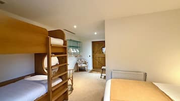 Family Quadruple Room | Laptop workspace, iron/ironing board, free WiFi, bed sheets