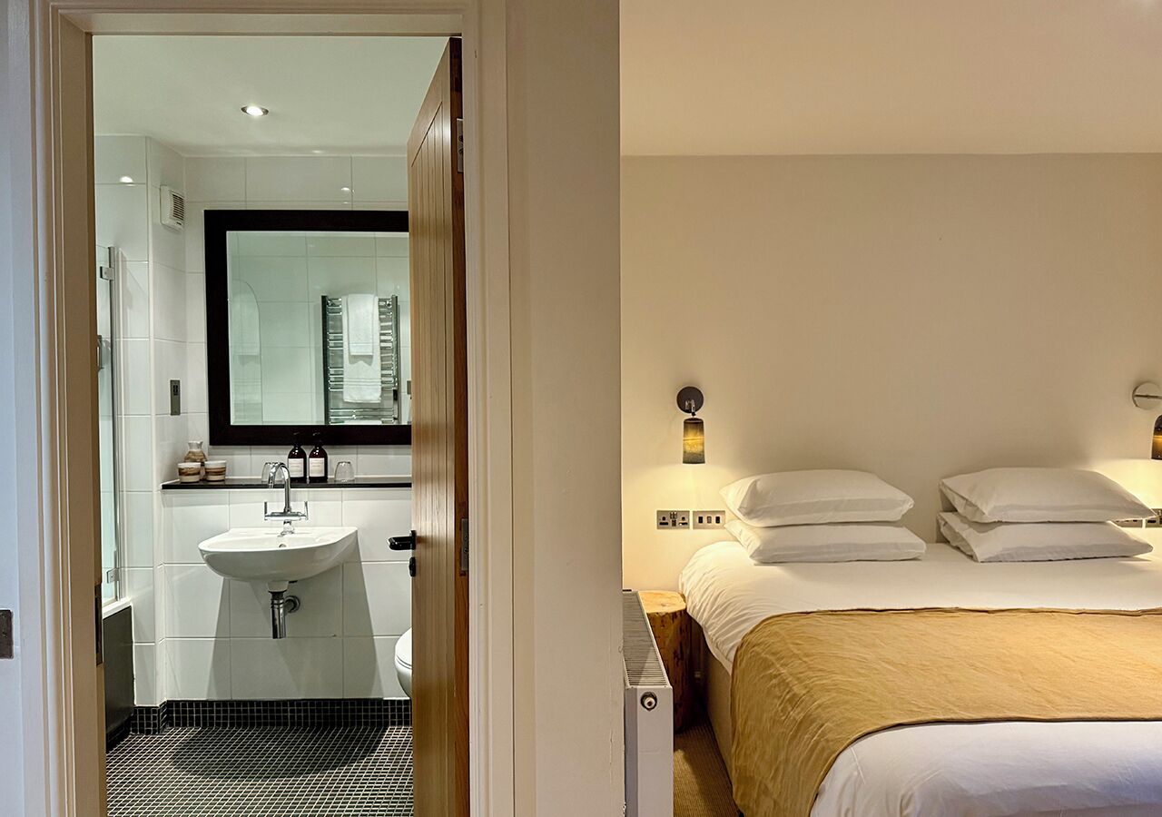 家庭四人房 | 笔记本电脑工作区、熨斗/熨衣板、免费 WiFi