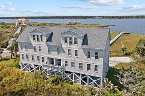 المنشأة من الخارج