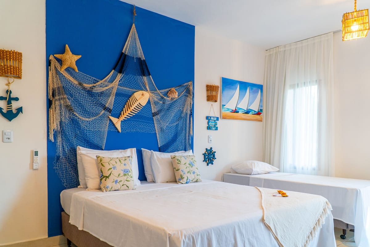 Habitación triple Confort | Caja fuerte, cortinas opacas, wifi gratis y ropa de cama