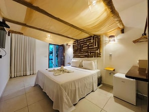 Comfort Double or Twin Room, 1 Bedroom | Peti besi dalam bilik, langsir/tirai gelap terus, Wi-fi percuma 