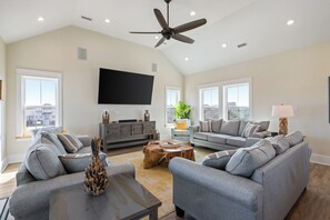 Smart TV, table football, stereo