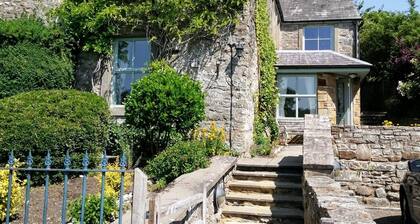 Brookside Cottage - 3 bedroom cottage, dog friendly, with lovely views