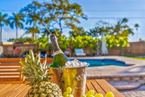 Exterior - COZY FAMILY 4 BDR HOUSE WITH HEATED POOL (Hollywood)