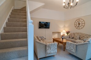 TV, Netflix, streaming services - Kent Cottage - Town centre with parking (Dog-friendly) (Kendal)