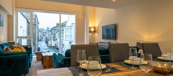 The Warren -  4-bedroom town-centre duplex apartment