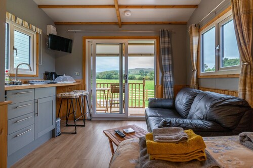 The Elm Shepod - Smardale Mill - Modern cosy glamping pod with amazing views, Sleeps 4 guests in 1 b