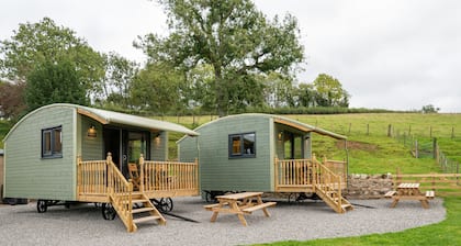 The Elm Shepod - Smardale Mill - Modern cosy glamping pod with amazing views, Sleeps 4 guests in 1 b