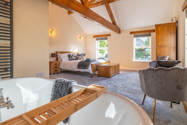 4 chambres, lit de bébé portatif, Wi-Fi, literie fournie