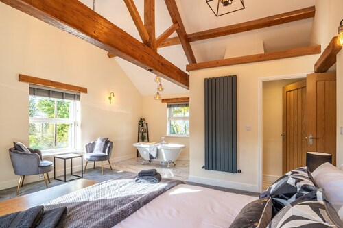 High Brow Edge Farm House -  Large house with a log-burner and valley views.