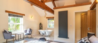 High Brow Edge Farm House -  Large house with a log-burner and valley views.