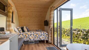 1 chambre, lit parapluie, draps fournis