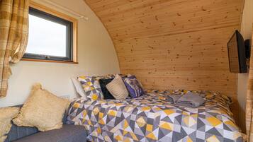 1 bedroom, travel crib, bed sheets