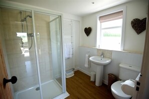 Douche, serviettes fournies