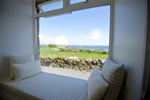 Meadow Cottage -  a cottage that sleeps 4 guests  in 2 bedrooms