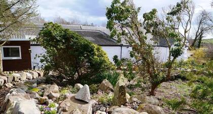 Tumbling Banks - a cottage that sleeps 4 guests in 2 bedrooms