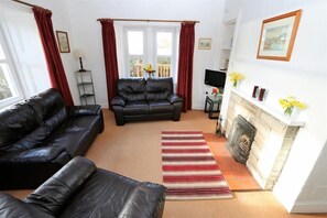 TV, fireplace - The Lodge -  a lodge that sleeps 6 guests  in 3 bedrooms (Lochgilphead)