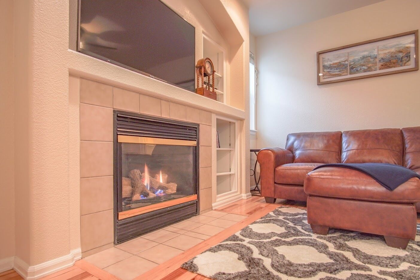 Smart TV, fireplace, DVD player, table tennis