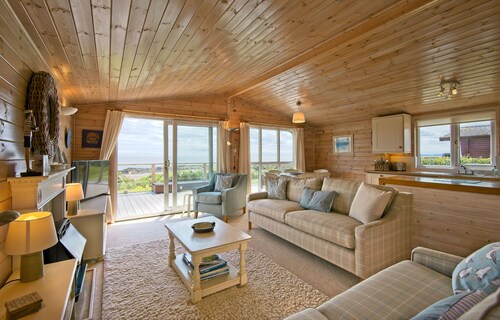 The Buoys -  a lodge that sleeps 6 guests  in 3 bedrooms