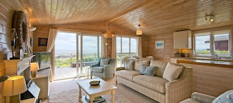 The Buoys - a lodge that sleeps 6 guests in 3 bedrooms