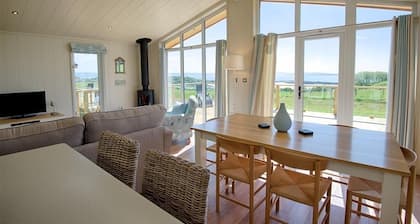 Granary Lodge - a lodge that sleeps 6 guests in 3 bedrooms