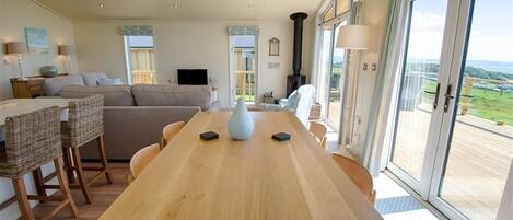 Téléviseur, foyer, lecteur de DVD